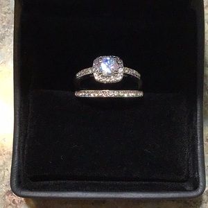 NEW!! 18k White Gold Moissanite Wedding Ring Set
